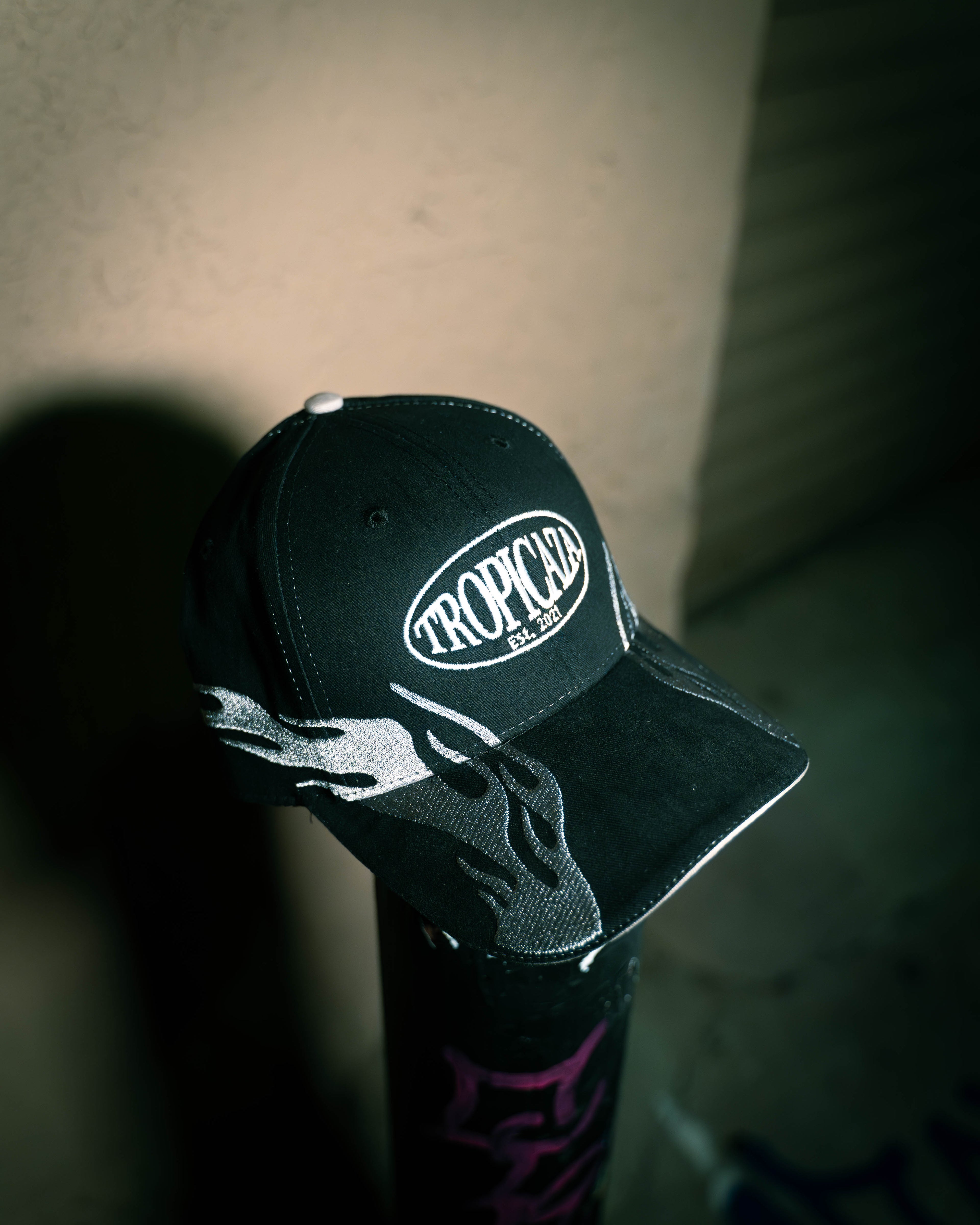 Tropicaza Flame Hat: Black with Gray Flames