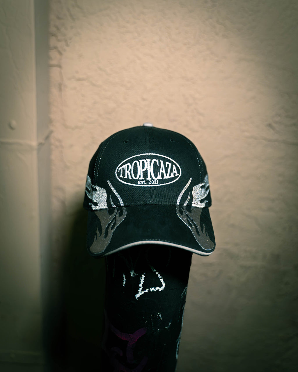 Tropicaza Flame Hat: Black with Gray Flames