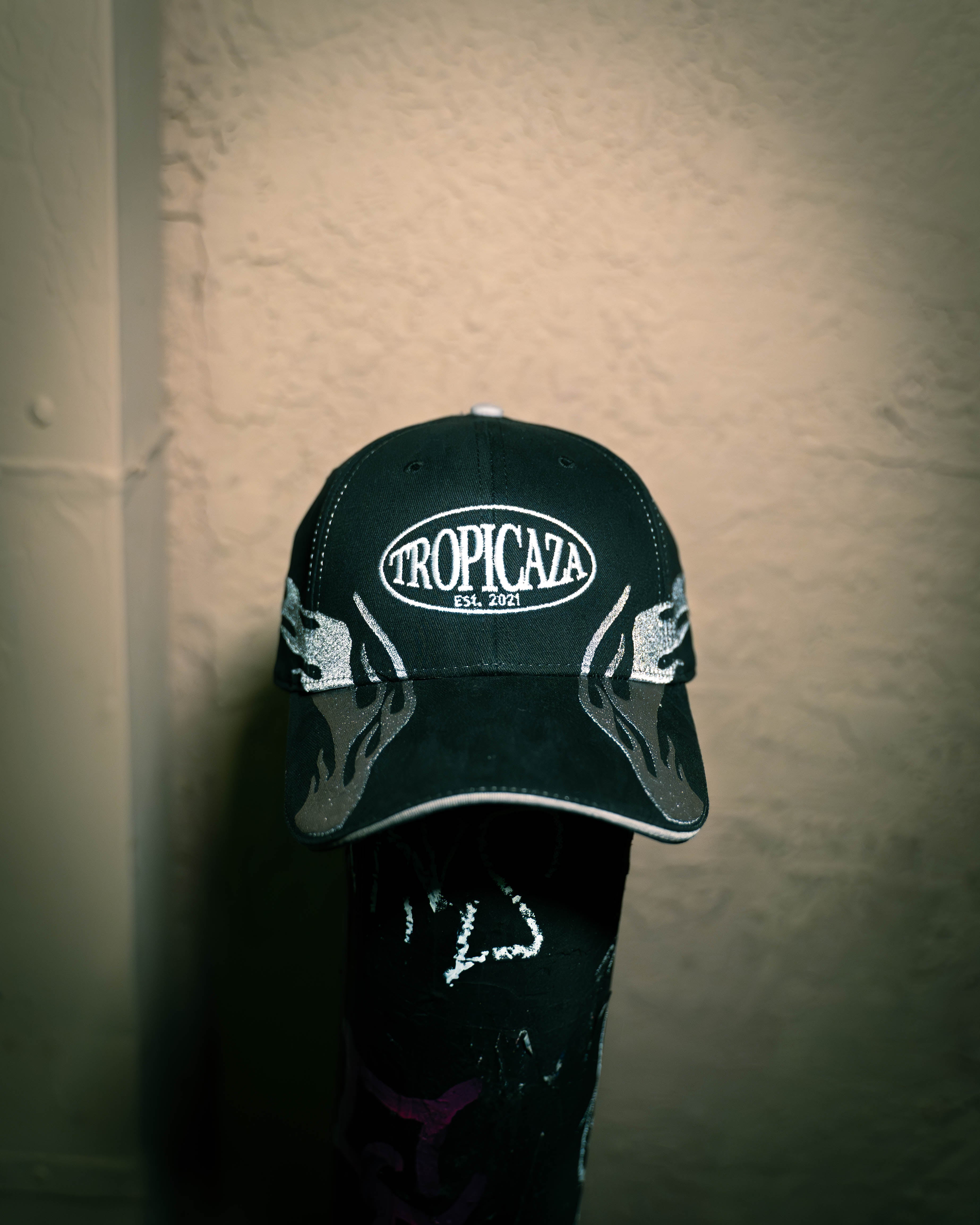 Tropicaza Flame Hat: Black with Gray Flames